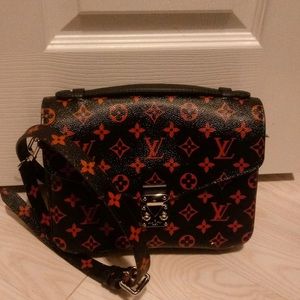 LV monogram pochette metis
